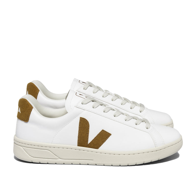 Veja - Urca CWL Trainers in White/Camel