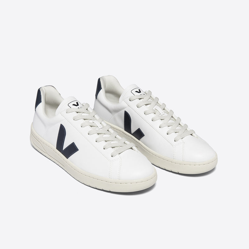 Veja - Urca CWL Trainers in White/Nautico